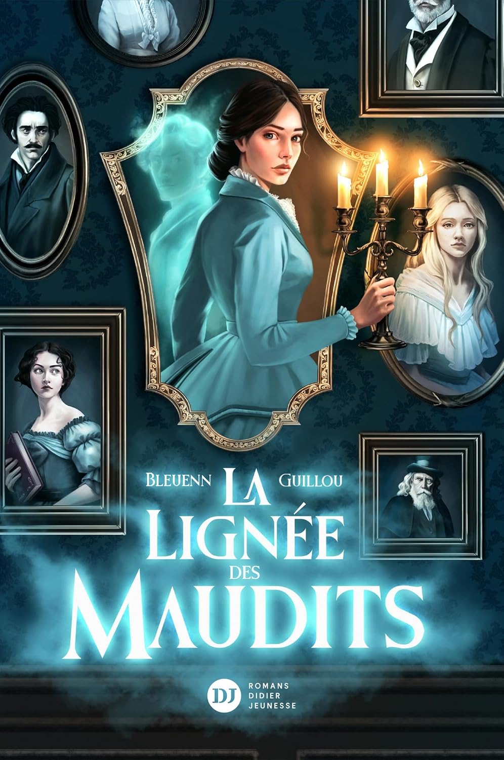 couverture du livre la lignée des maudits avec une femme en bleu portant un chandelier devant un mur de portraits
